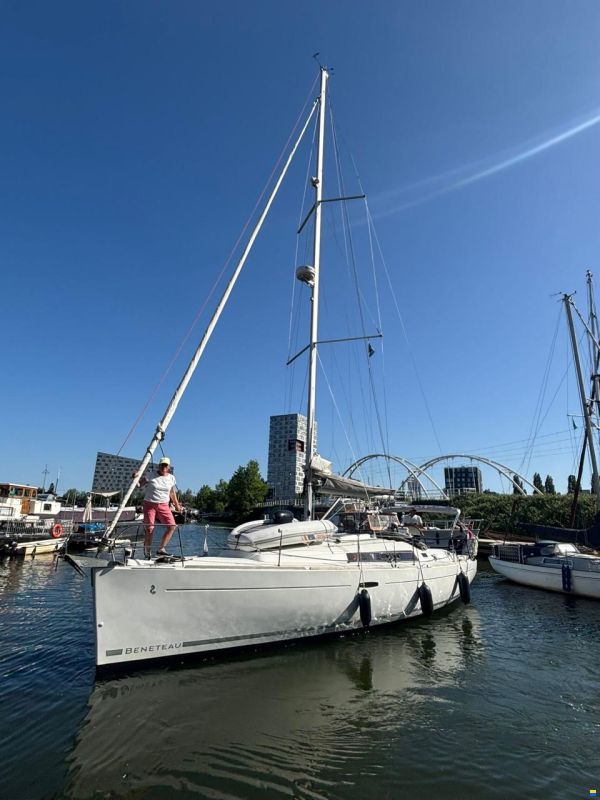Beneteau Oceanis 37