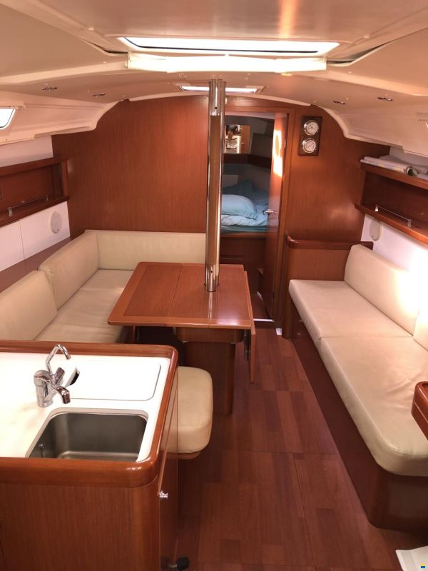 Beneteau Oceanis 37