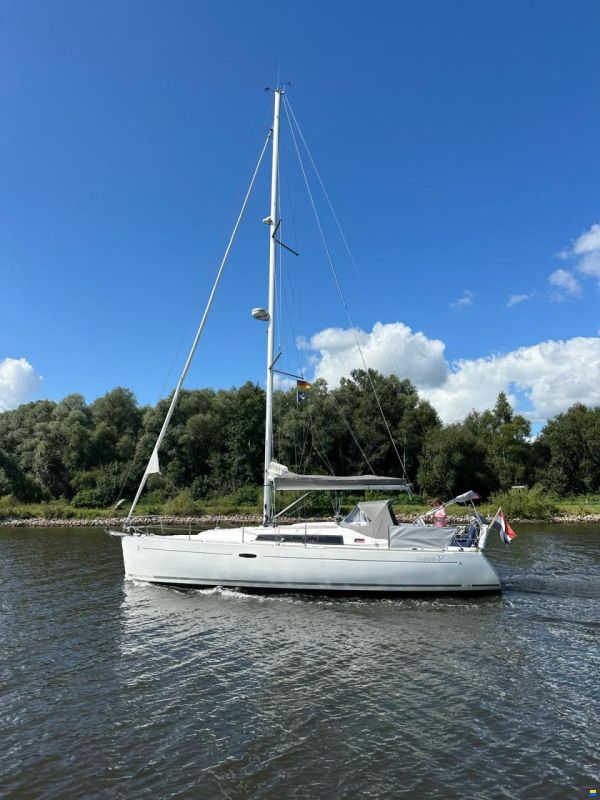Beneteau Oceanis 37