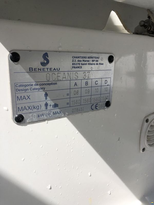 Beneteau Oceanis 37