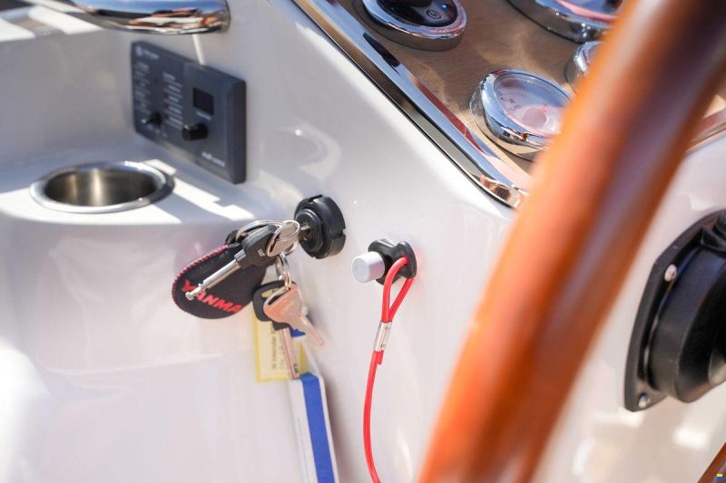 Interboat DE Intender 820