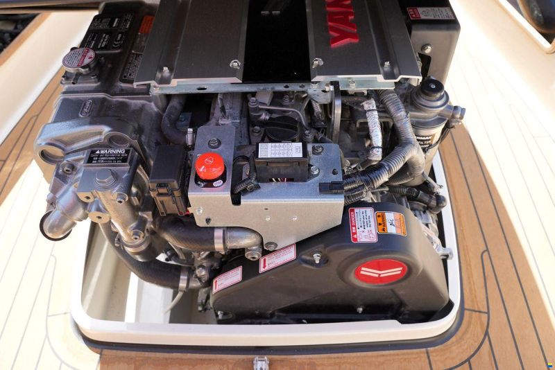 Interboat DE Intender 820