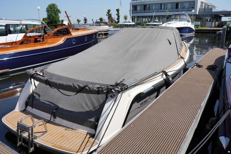 Interboat DE Intender 820