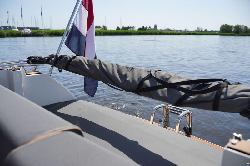 Interboat DE Intender 820