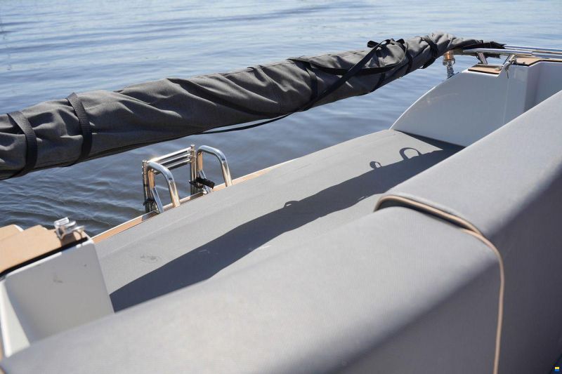 Interboat DE Intender 820