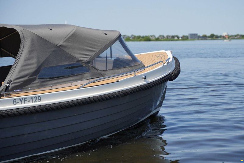 Interboat DE Intender 820