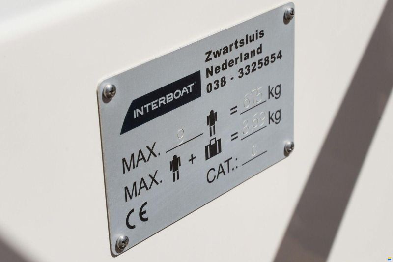 Interboat DE Intender 820