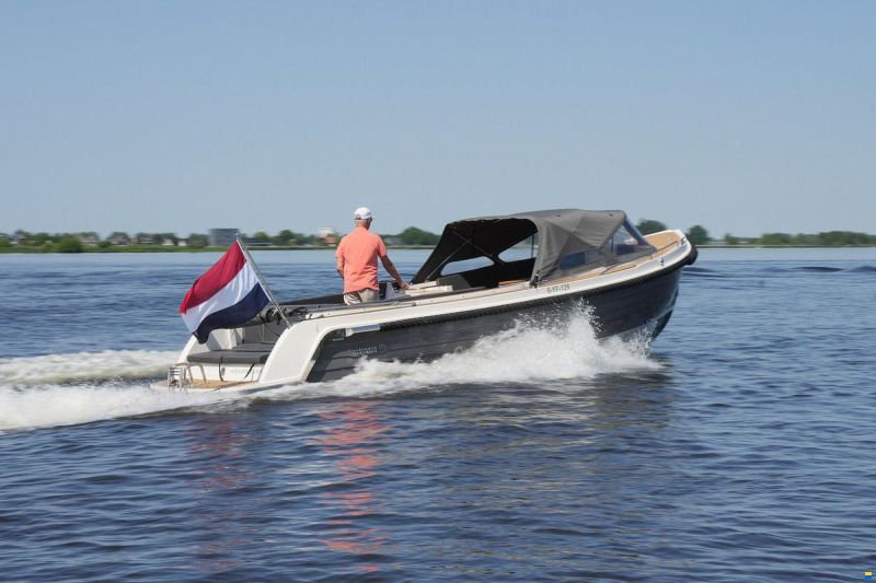 Interboat DE Intender 820