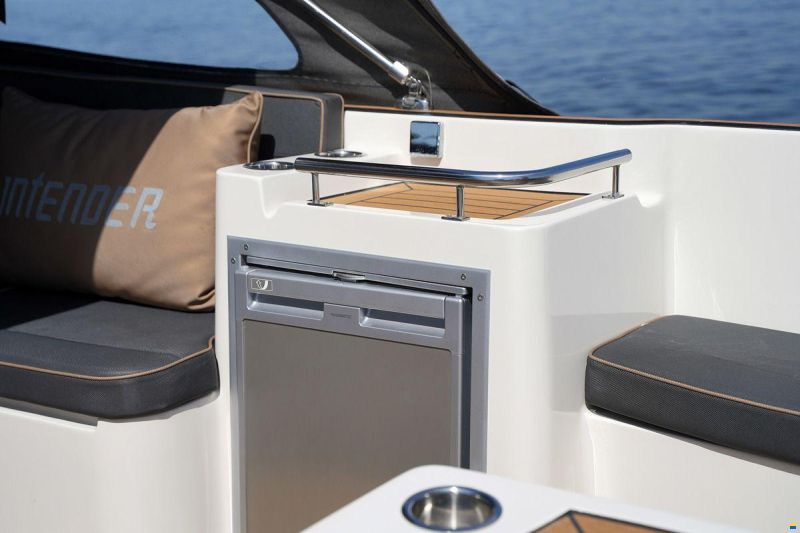 Interboat DE Intender 820