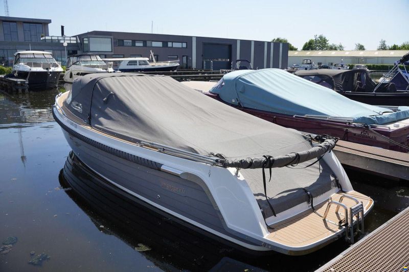 Interboat DE Intender 820