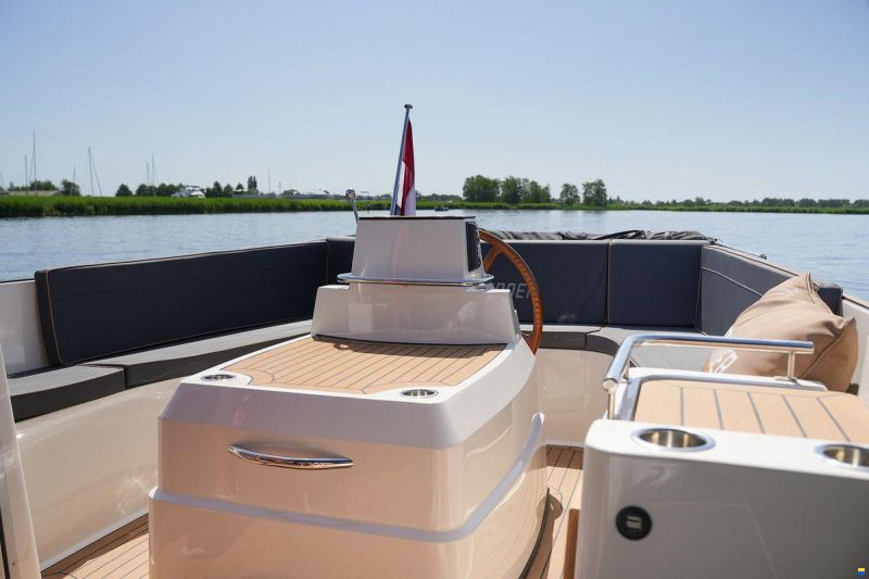 Interboat DE Intender 820