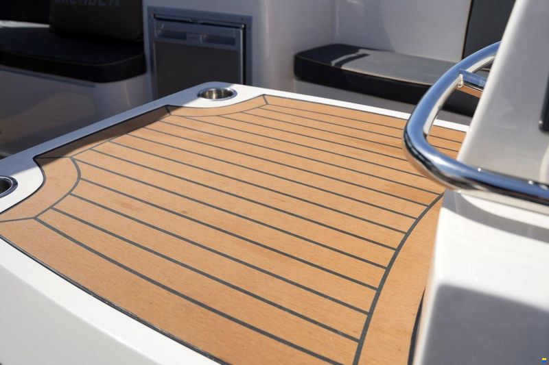 Interboat DE Intender 820