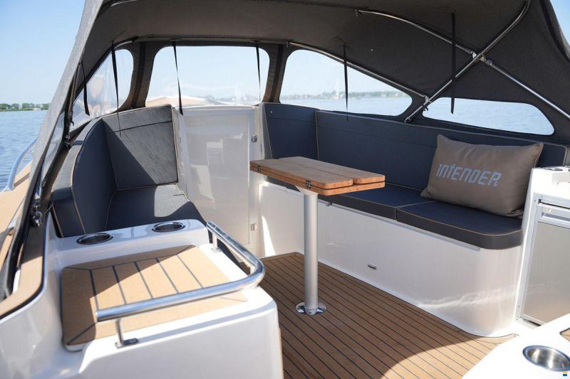 Interboat DE Intender 820