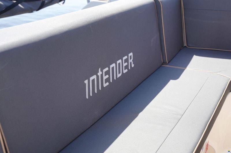 Interboat DE Intender 820