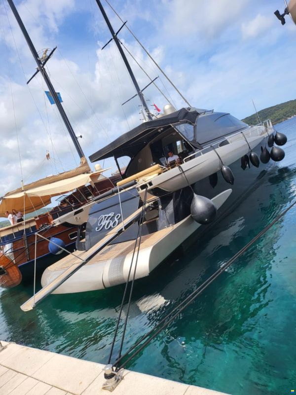 Fashion Yachts 68