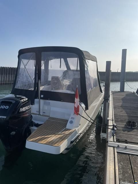 Quicksilver 605 Sundeck