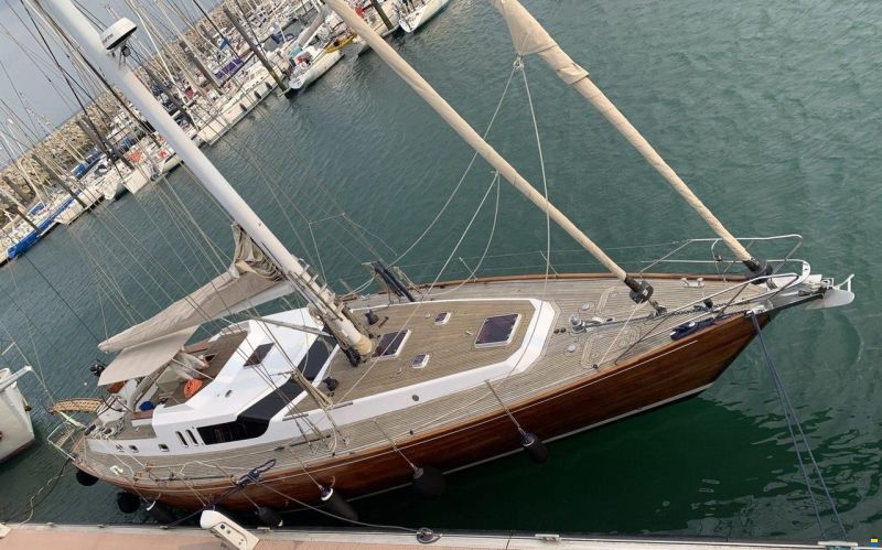 Lagoon Royal Pilot Saloon 65