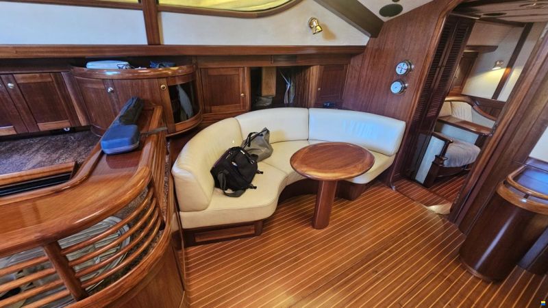 Lagoon Royal Pilot Saloon 65