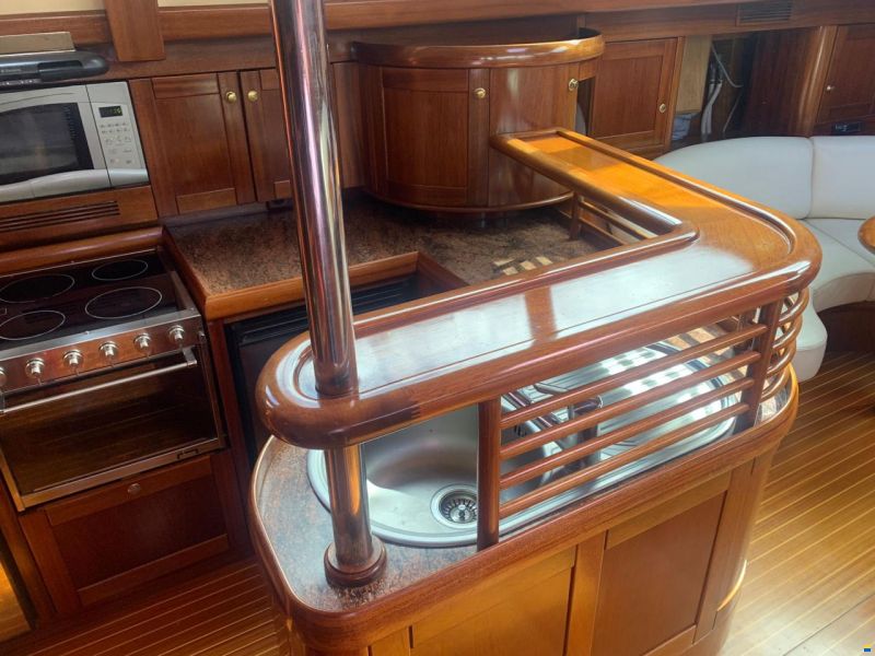 Lagoon Royal Pilot Saloon 65