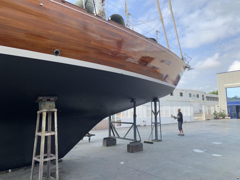 Lagoon Royal Pilot Saloon 65