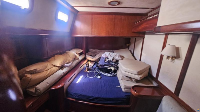 Lagoon Royal Pilot Saloon 65