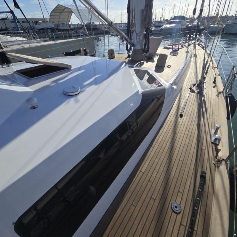 Lagoon Royal Pilot Saloon 65