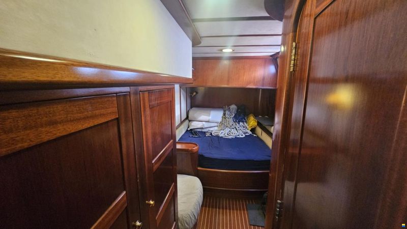 Lagoon Royal Pilot Saloon 65