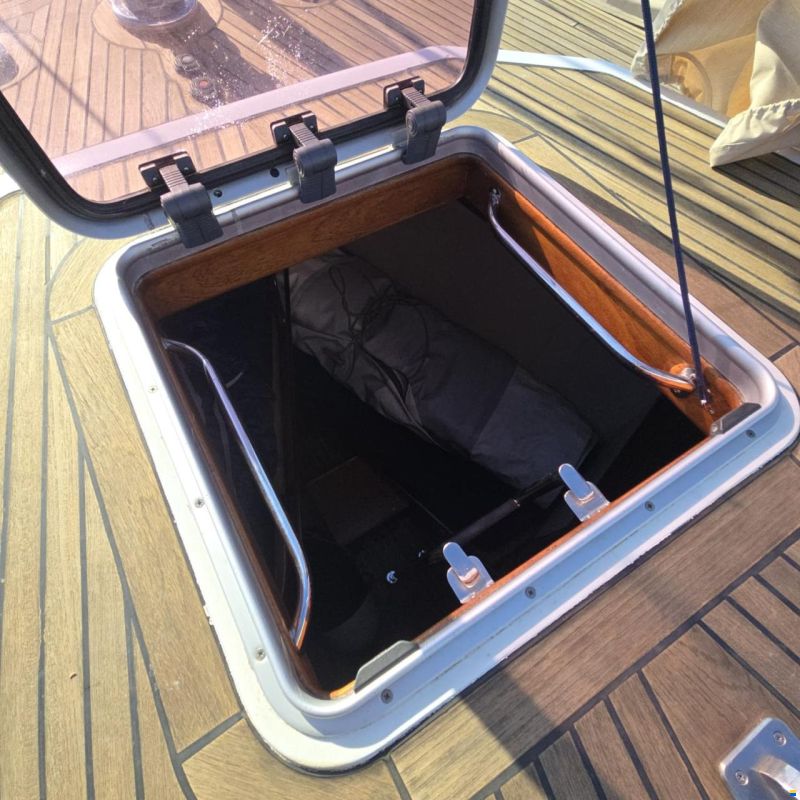 Lagoon Royal Pilot Saloon 65