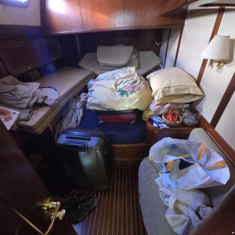 Lagoon Royal Pilot Saloon 65
