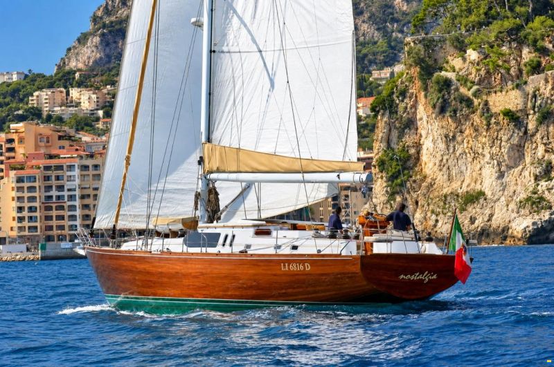Lagoon Royal Pilot Saloon 65