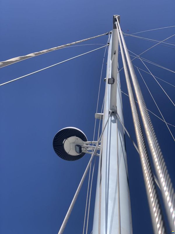 Lagoon Royal Pilot Saloon 65