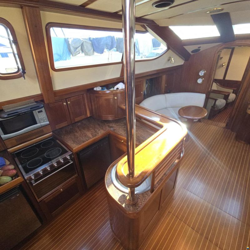 Lagoon Royal Pilot Saloon 65