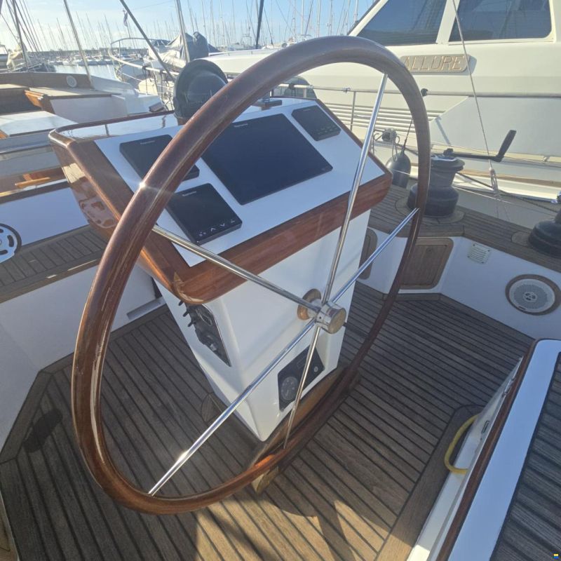 Lagoon Royal Pilot Saloon 65