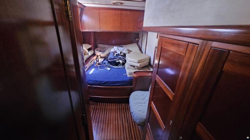 Lagoon Royal Pilot Saloon 65