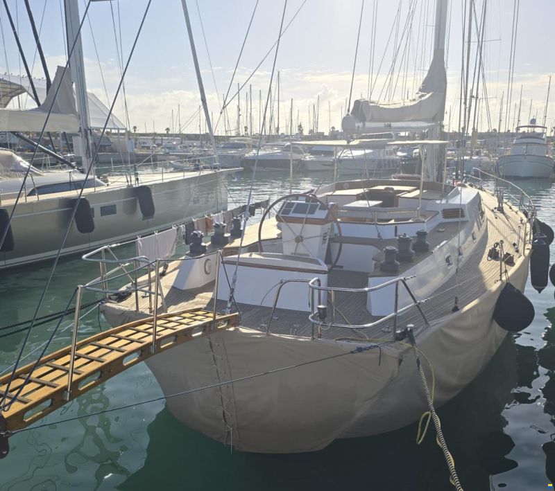 Lagoon Royal Pilot Saloon 65