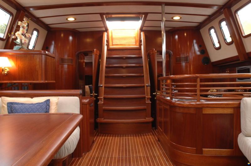 Lagoon Royal Pilot Saloon 65
