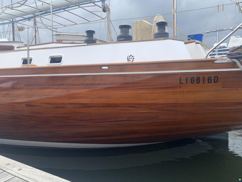 Lagoon Royal Pilot Saloon 65