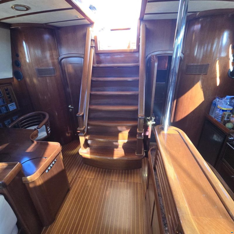 Lagoon Royal Pilot Saloon 65