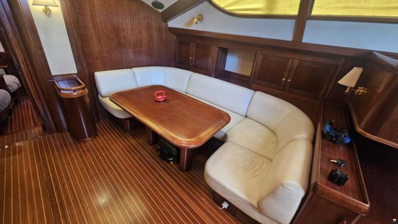 Lagoon Royal Pilot Saloon 65