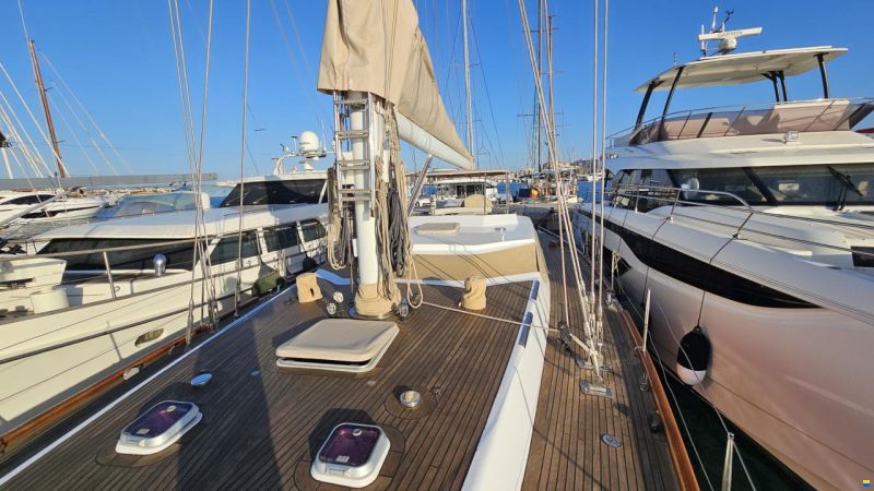 Lagoon Royal Pilot Saloon 65