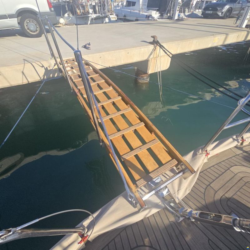 Lagoon Royal Pilot Saloon 65