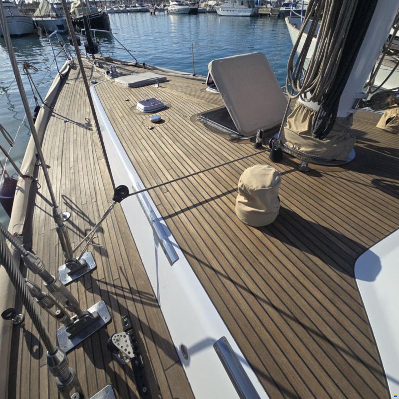 Lagoon Royal Pilot Saloon 65