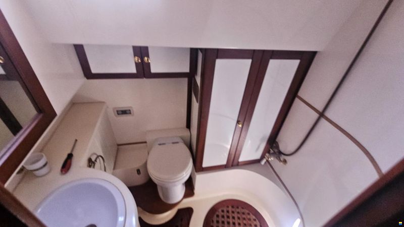 Lagoon Royal Pilot Saloon 65
