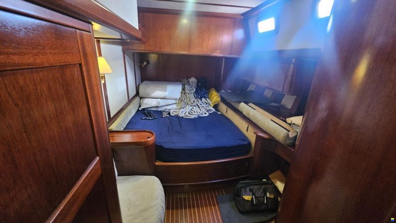 Lagoon Royal Pilot Saloon 65