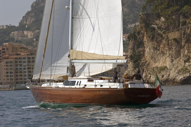 Lagoon Royal Pilot Saloon 65