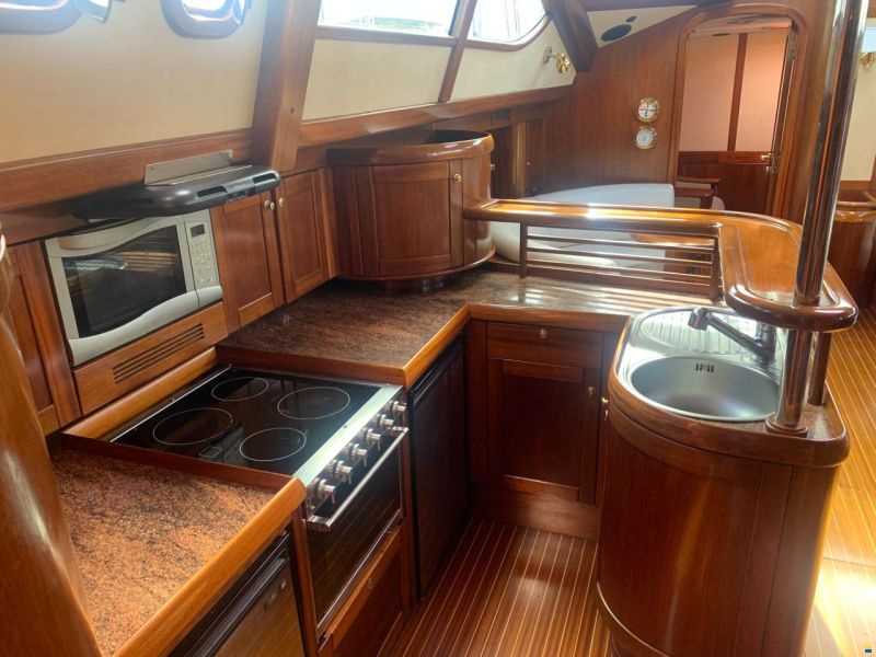 Lagoon Royal Pilot Saloon 65