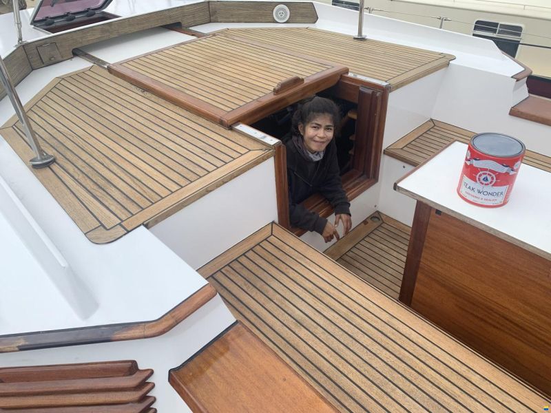 Lagoon Royal Pilot Saloon 65