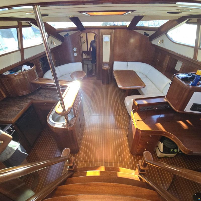 Lagoon Royal Pilot Saloon 65