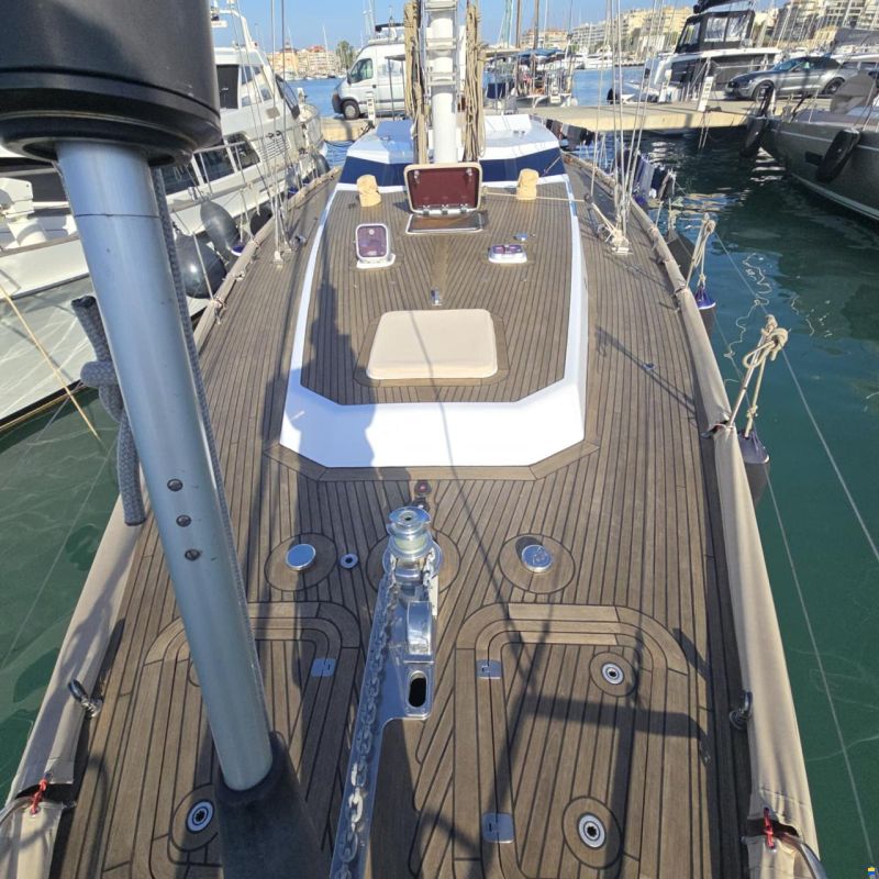 Lagoon Royal Pilot Saloon 65