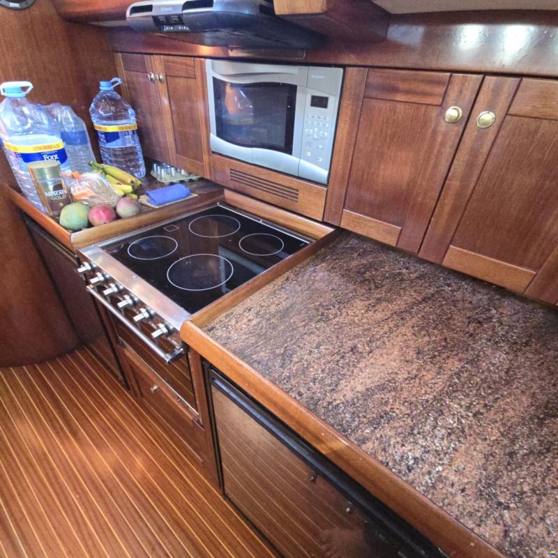 Lagoon Royal Pilot Saloon 65